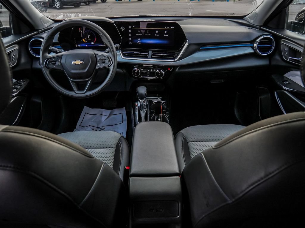 Used 2025 Chevrolet Trax LT FWD image 22
