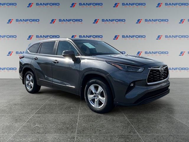 Used 2024 Toyota Highlander LE FWD image 7