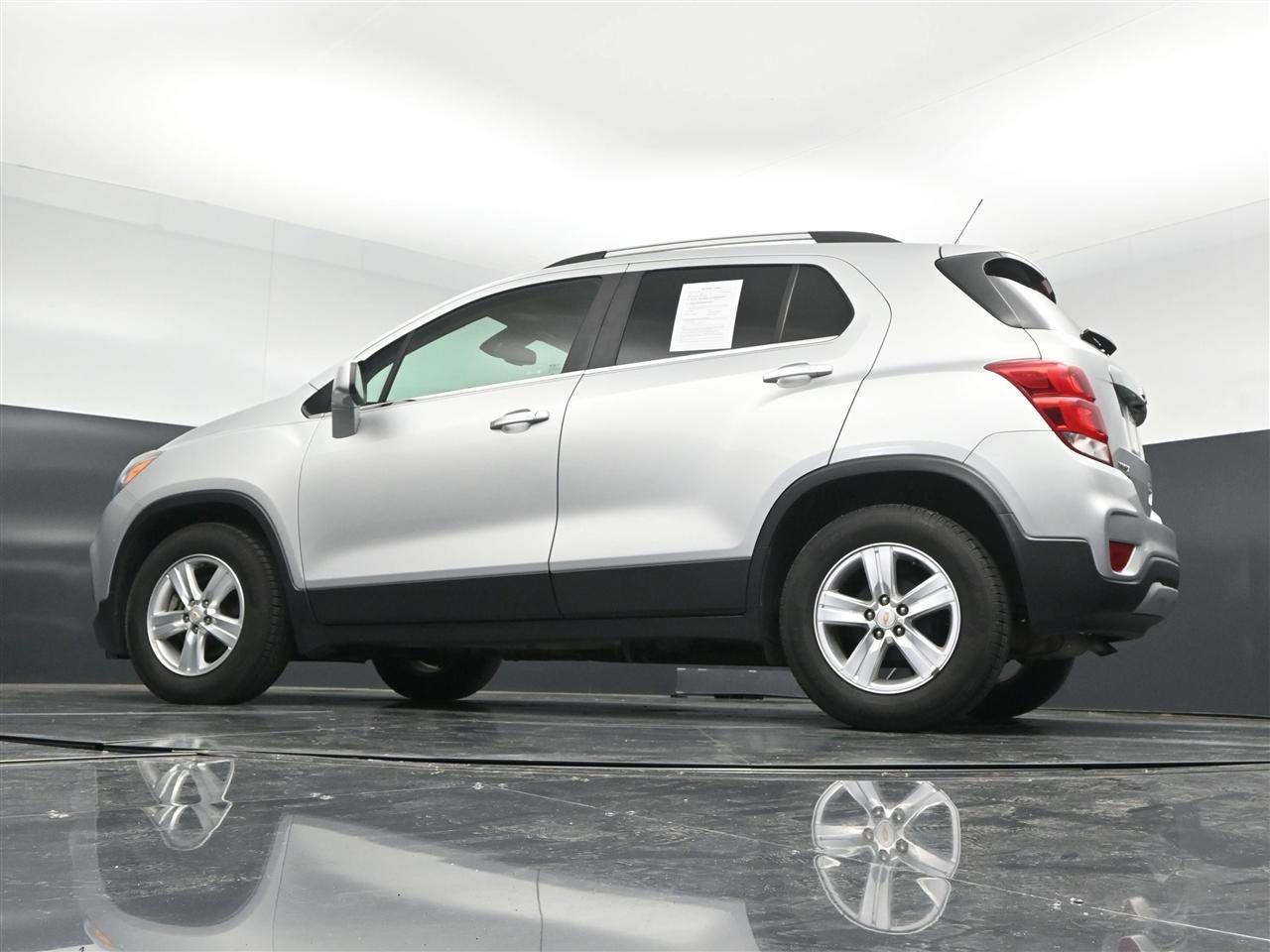 Used 2018 Chevrolet Trax LT w/ LT Convenience Package FWD image 34