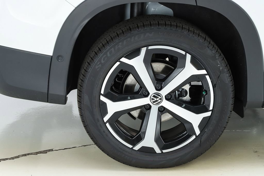 New 2026 Volkswagen Tiguan SE image 13