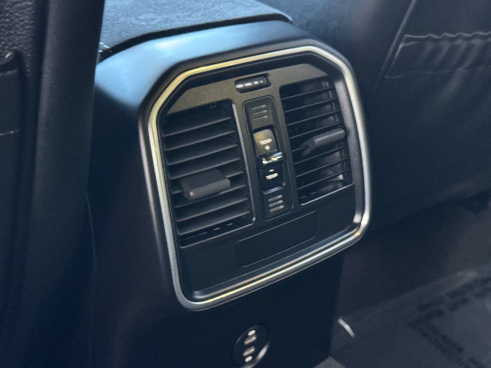 Certified 2024 Porsche Macan GTS AWD/4WD image 15
