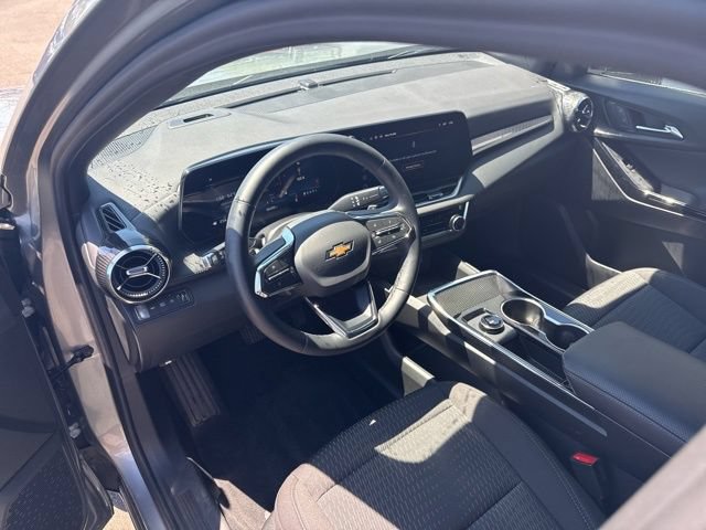 Used 2026 Chevrolet Equinox LT AWD/4WD image 9
