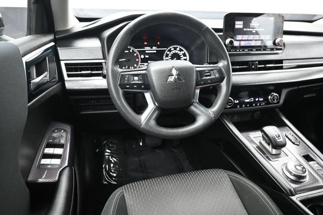 Used 2022 Mitsubishi Outlander ES FWD image 10