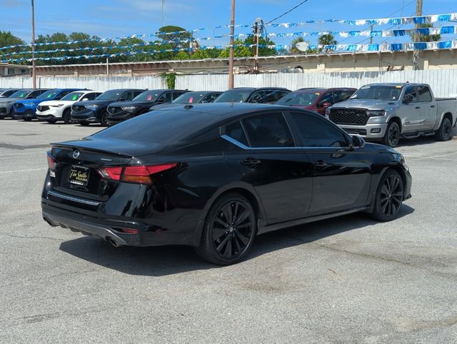 Used 2022 Nissan Altima 2.5 SR w/ Midnight Edition Package FWD image 4