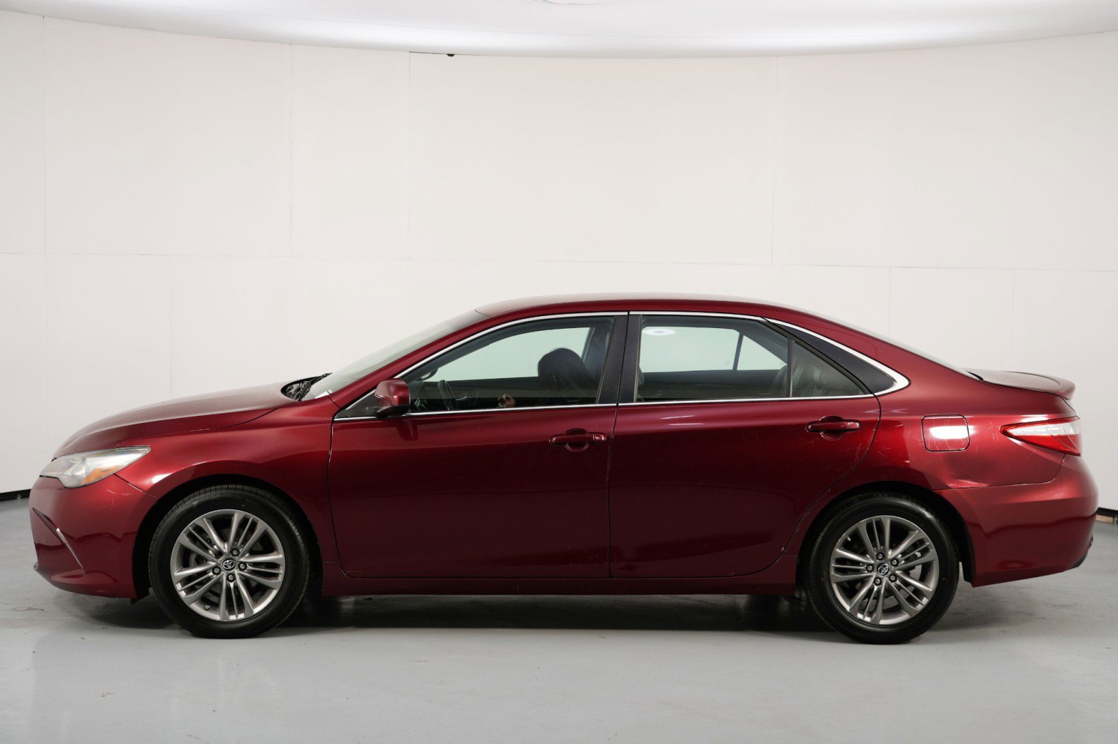 Used 2016 Toyota Camry SE image 39