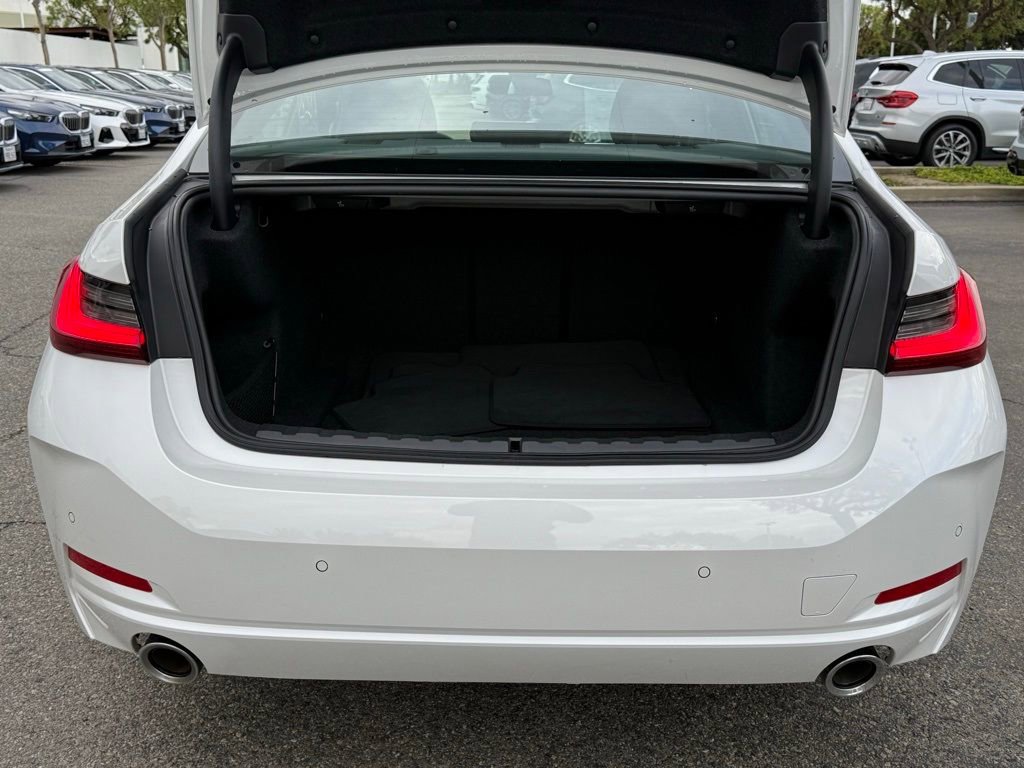 Used 2025 BMW 330i Sedan w/ Premium Package image 15