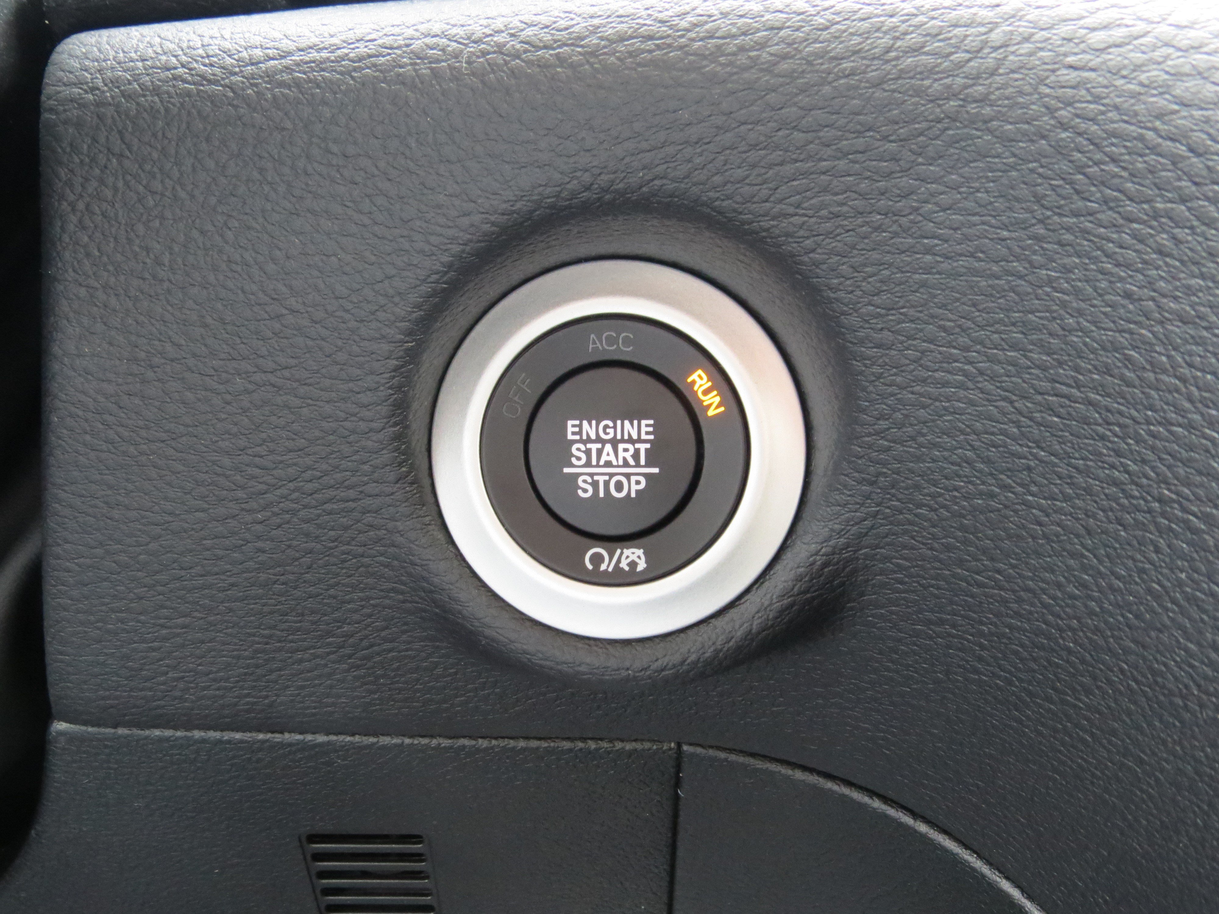 New 2026 Chrysler Pacifica Limited FWD image 32