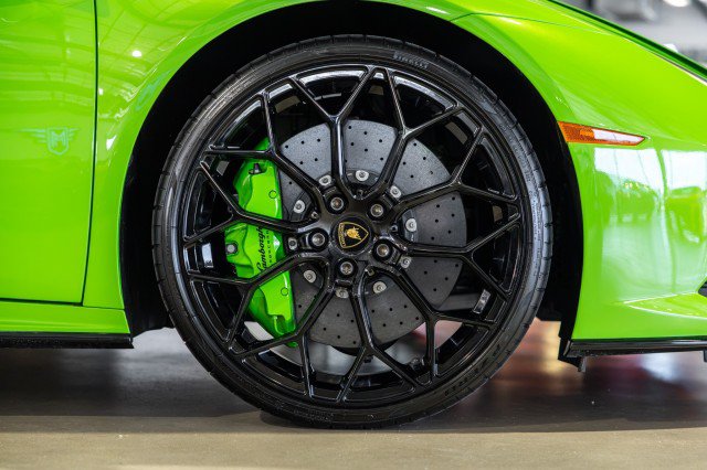 Used 2022 Lamborghini Huracan EVO RWD image 24
