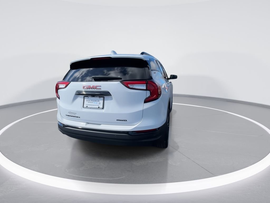 Used 2024 GMC Terrain SLT w/ Tech Package image 7