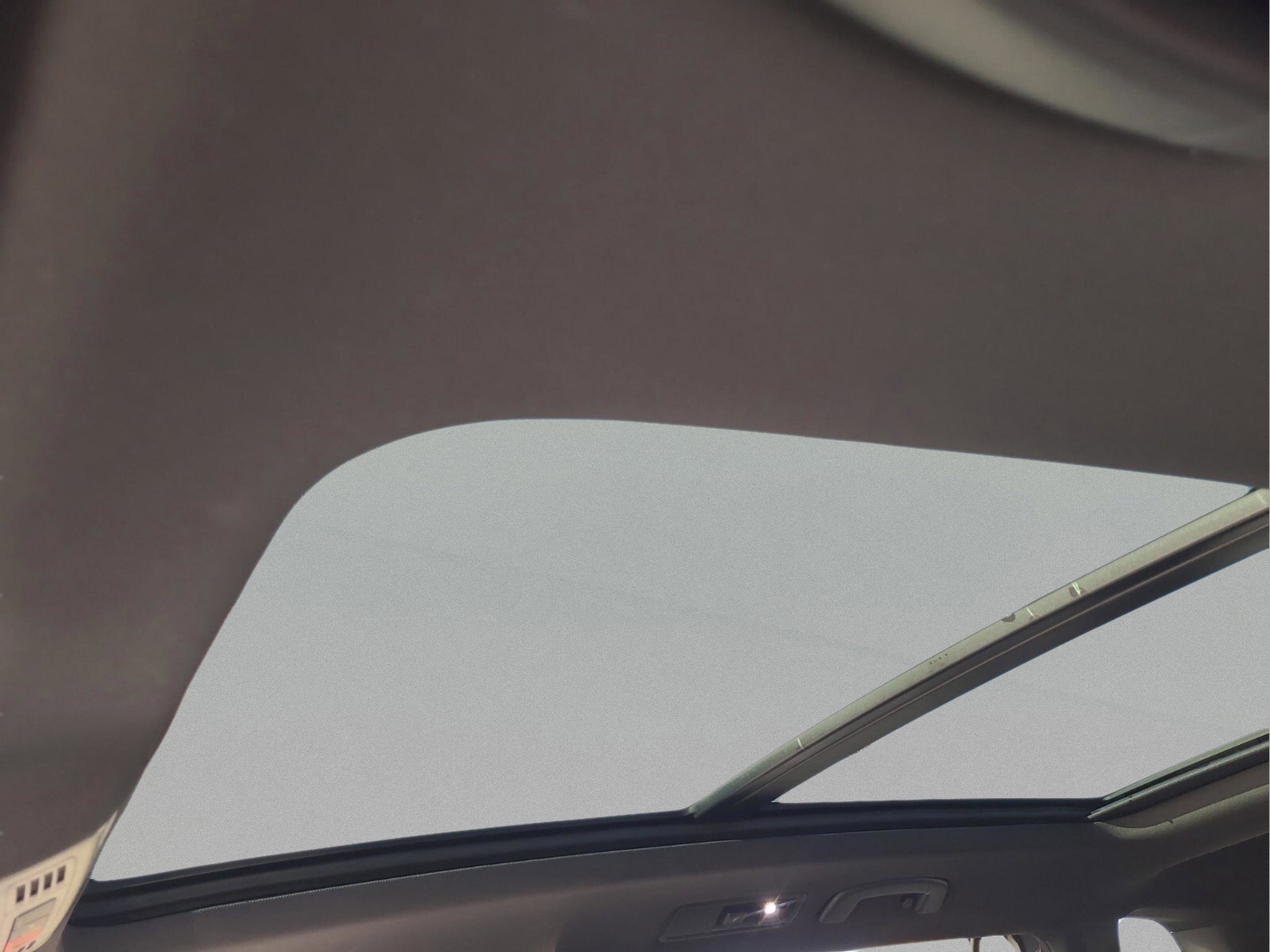 Used 2023 Volkswagen Tiguan SE R-Line image 15