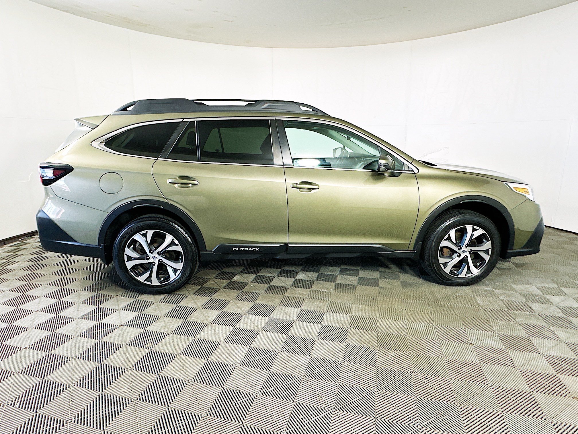 Used 2022 Subaru Outback Limited AWD/4WD image 8