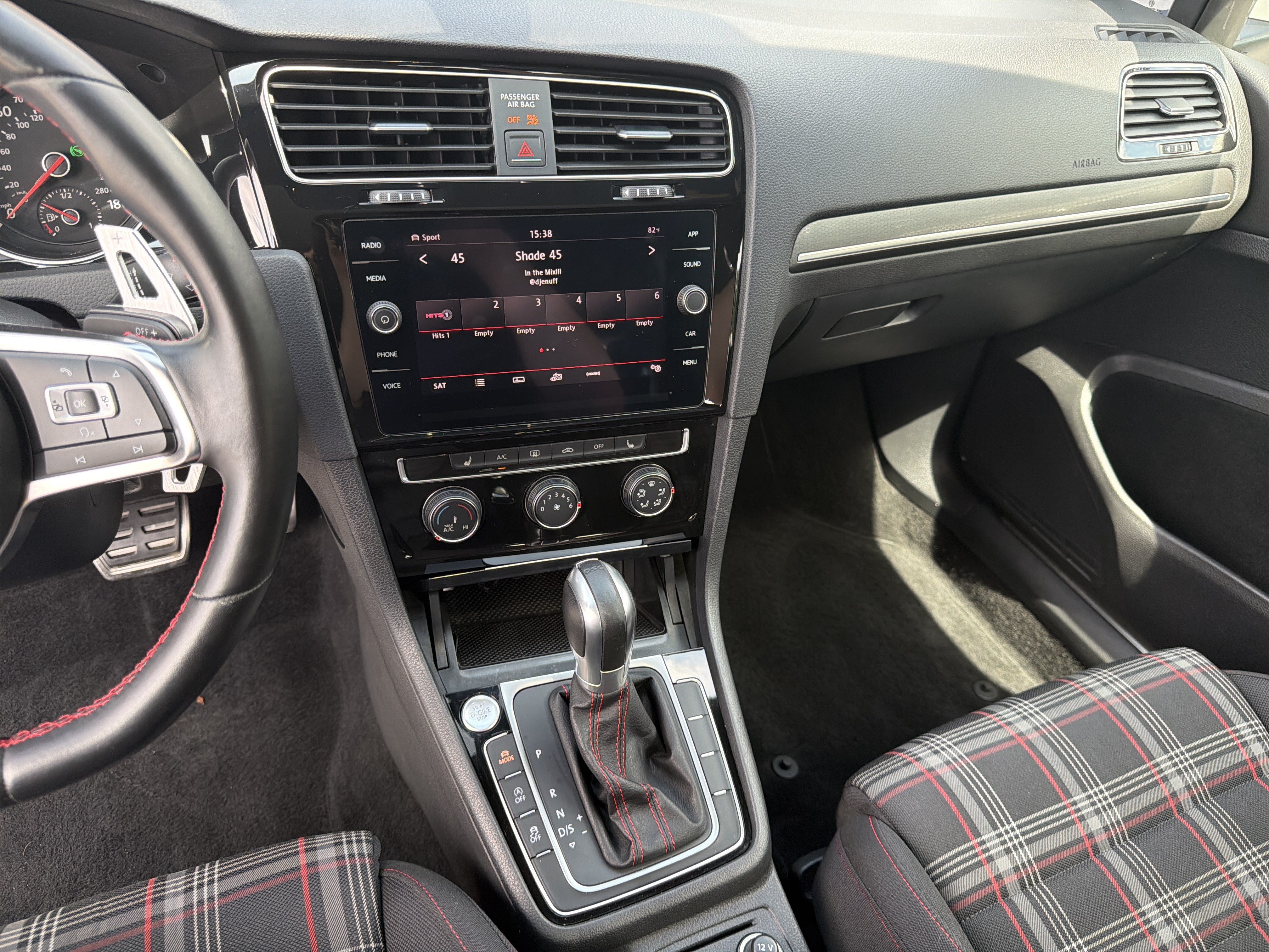 Used 2018 Volkswagen GTI SE FWD image 32