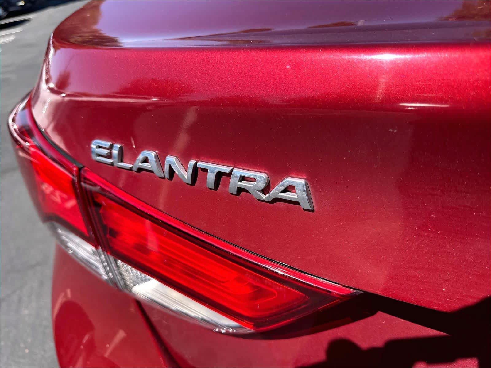 Used 2016 Hyundai Elantra SE w/ Option Group 02 FWD image 23