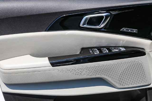 Certified 2024 Kia Carnival SX FWD image 22