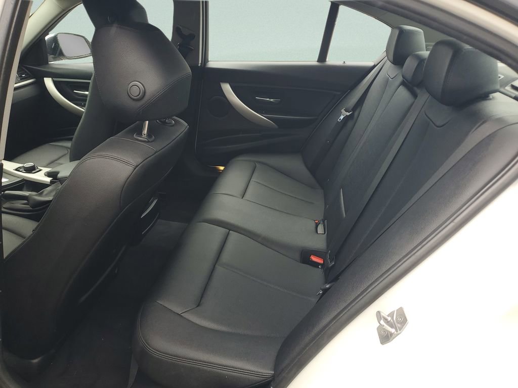 Used 2015 BMW 320i xDrive Sedan AWD/4WD image 10