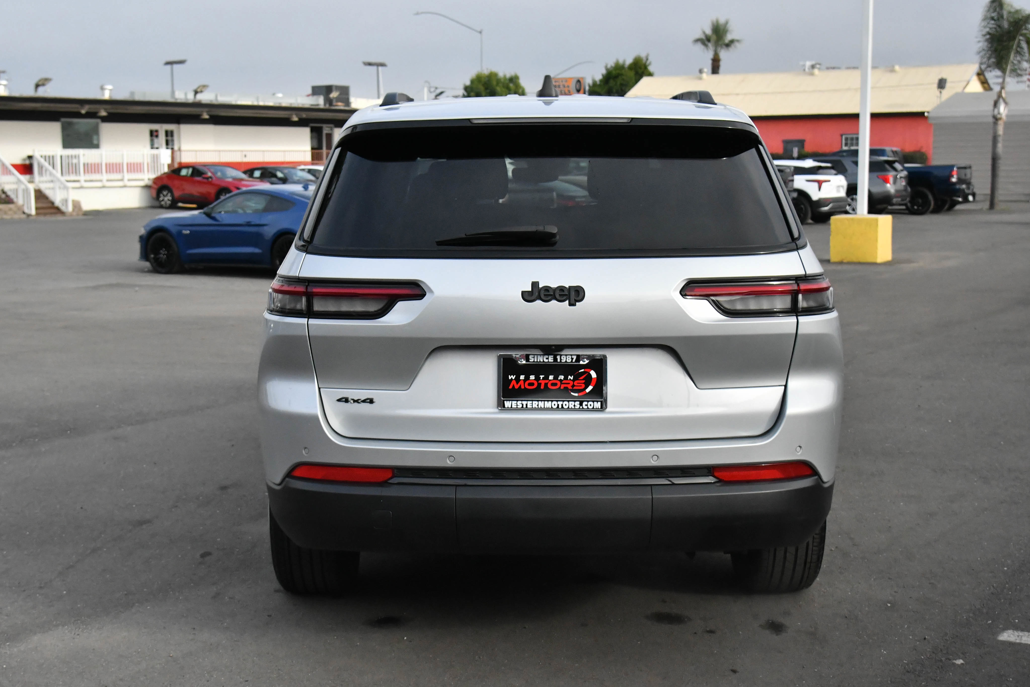 Used 2024 Jeep Grand Cherokee L Laredo image 7