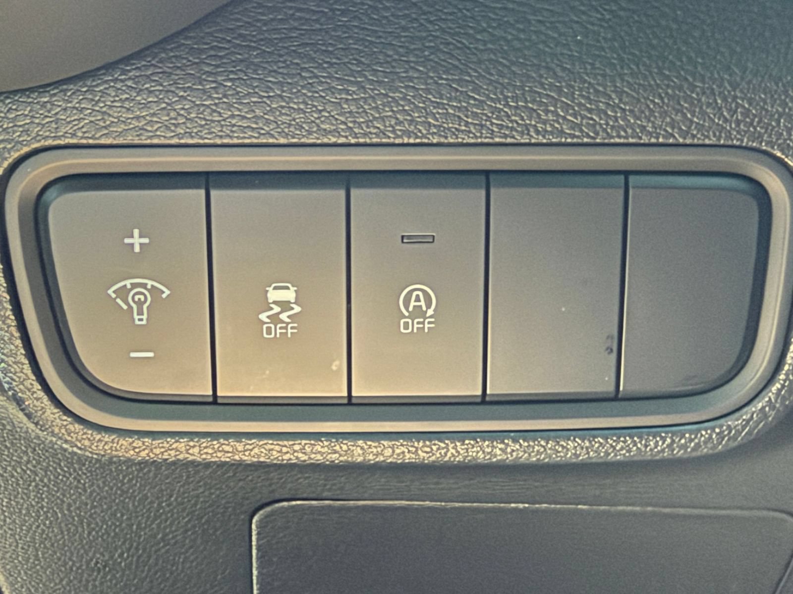 Used 2025 Kia Soul LX w/ LX Technology Package FWD image 31