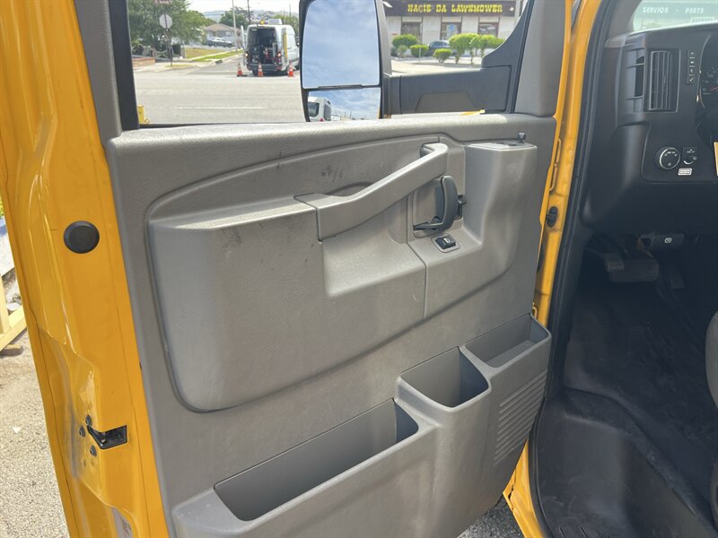 Used 2021 GMC Savana 3500 Extended w/ Power Convenience Package RWD image 8