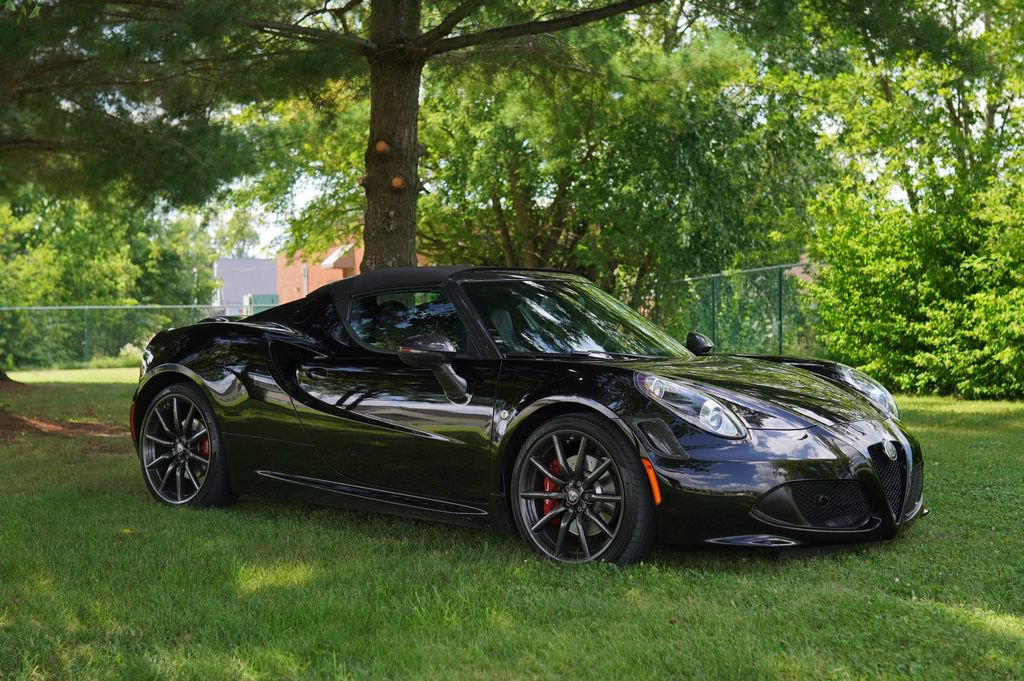 Used 2019 Alfa Romeo 4C Spider RWD image 11