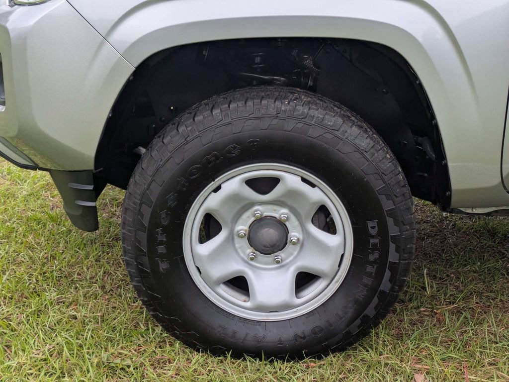 Used 2023 Toyota Tacoma SR AWD/4WD image 12
