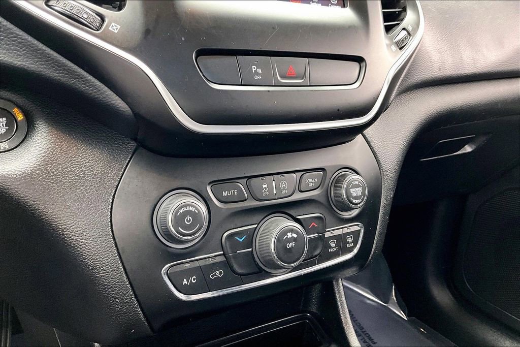 Used 2019 Jeep Cherokee Latitude Plus image 31