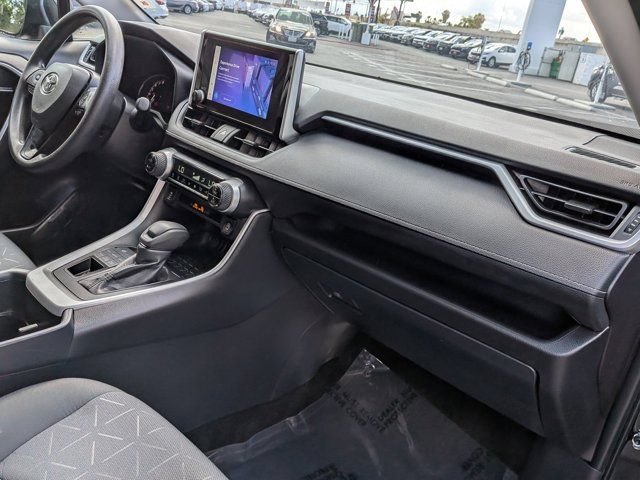 Used 2025 Toyota RAV4 XLE AWD/4WD image 6