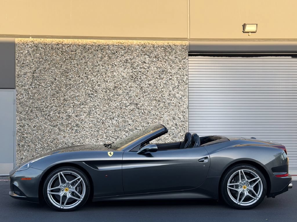 Used 2016 Ferrari California T RWD image 11