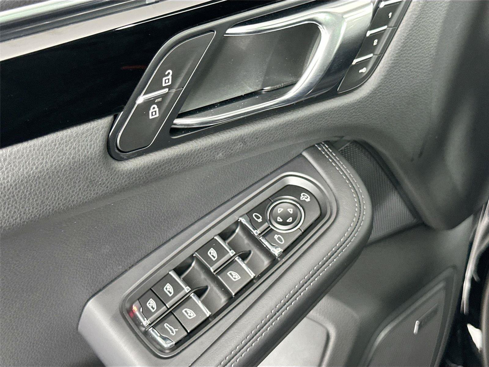 Certified 2026 Porsche Macan Turbo AWD/4WD image 25