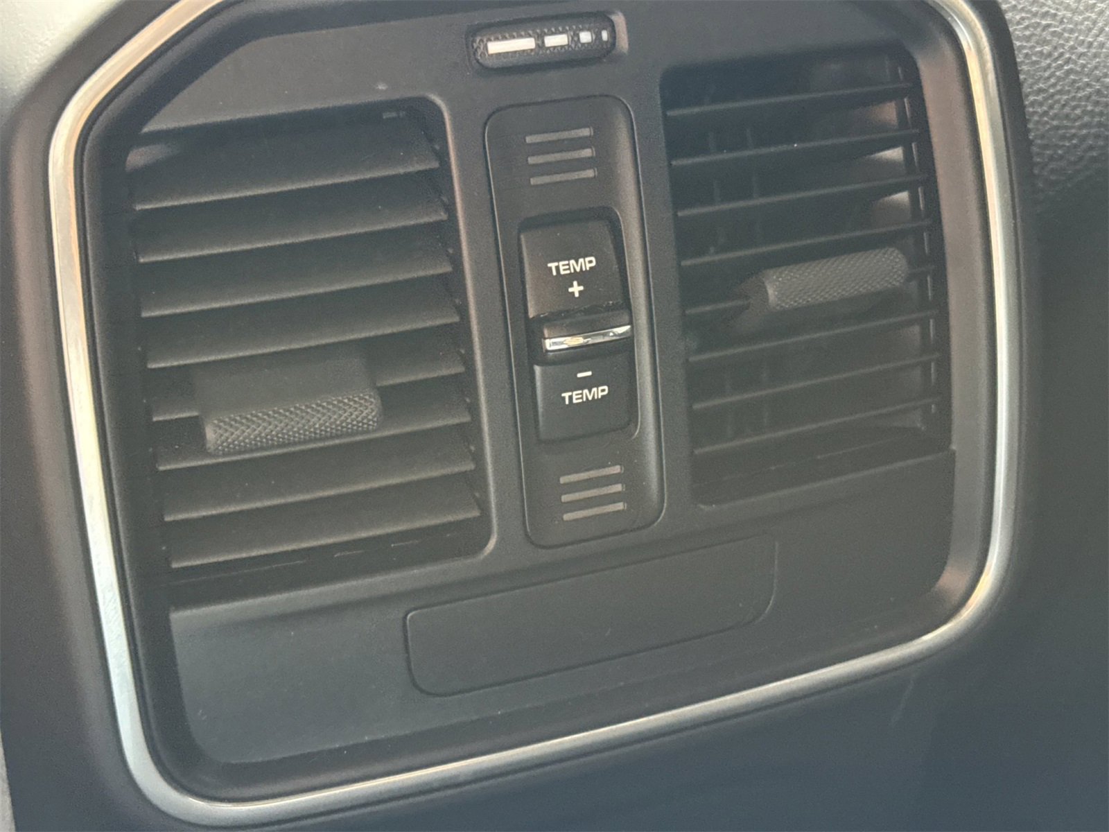 Used 2025 Porsche Macan image 15