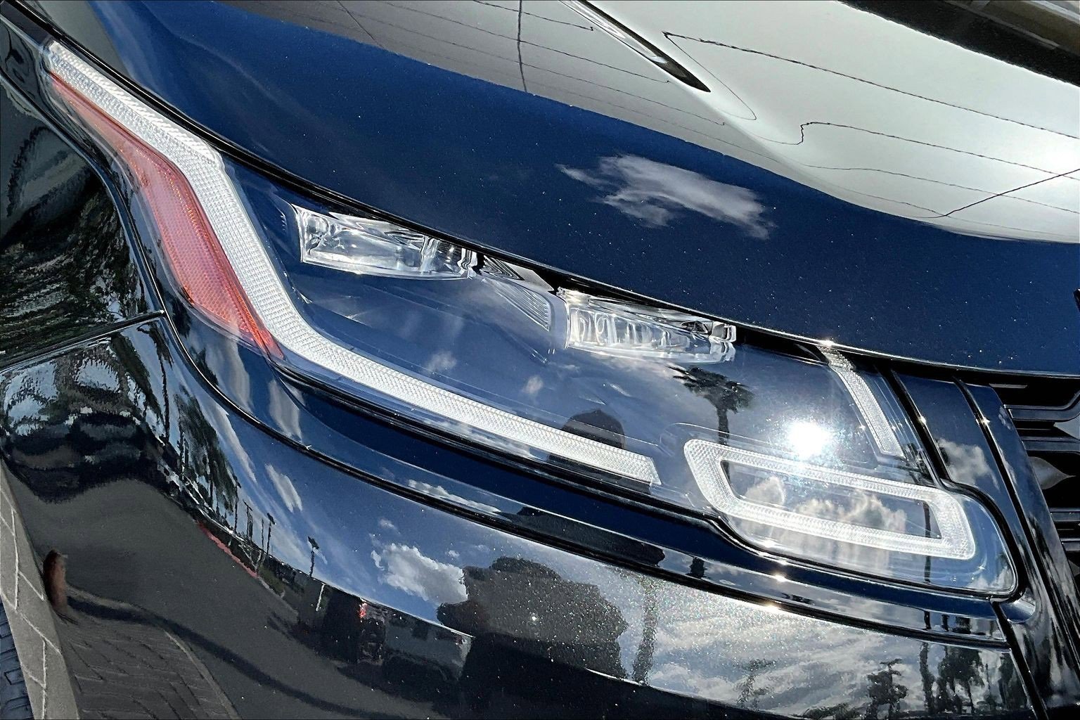 Used 2023 Land Rover Range Rover Velar R-Dynamic S image 28