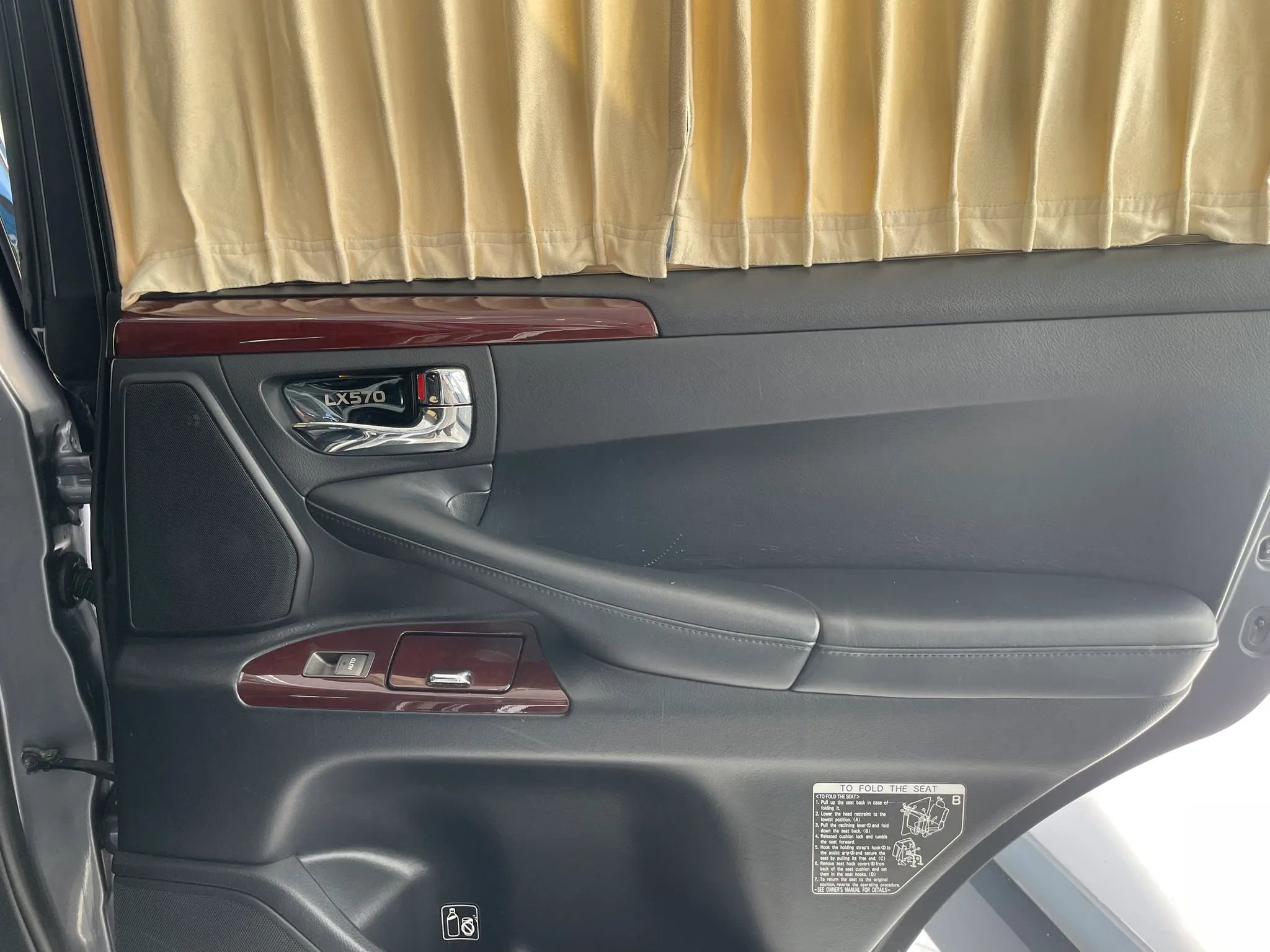 Used 2013 Lexus LX 570 4WD w/ Luxury Pkg image 26