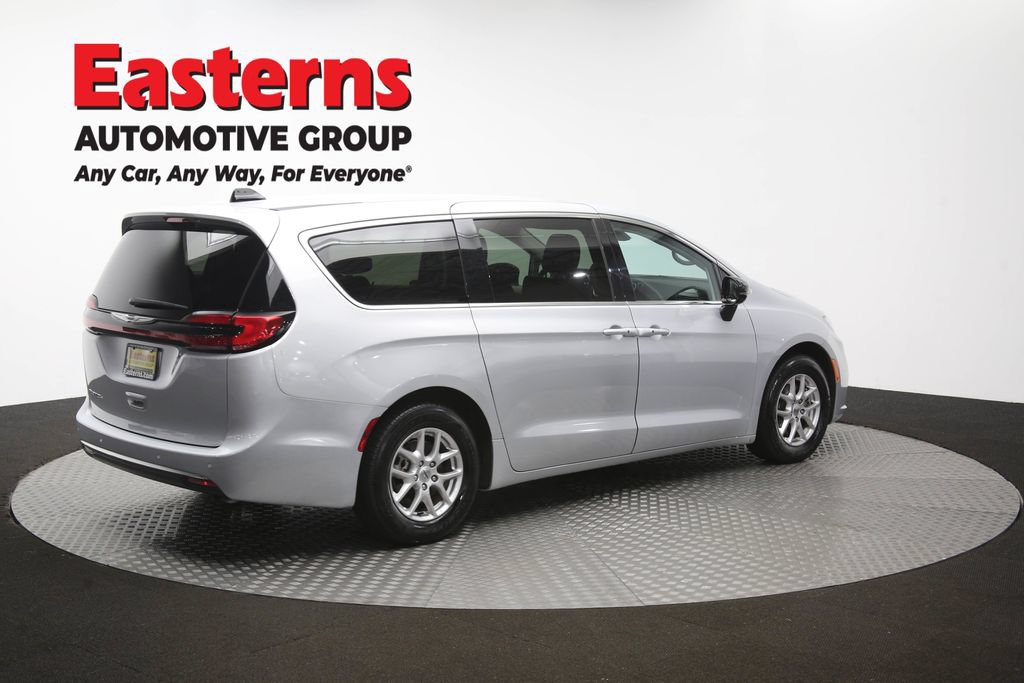 Used 2024 Chrysler Pacifica Touring-L FWD image 43