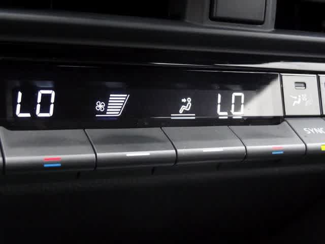 Used 2024 Toyota Crown AWD/4WD image 29