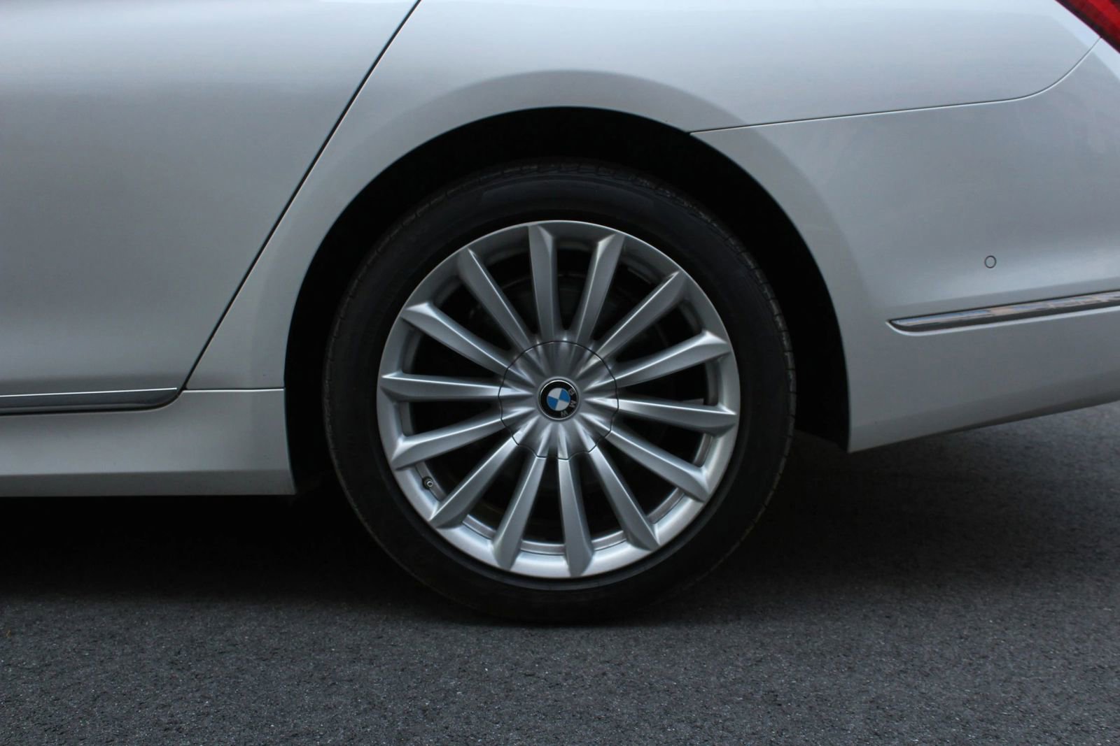 Used 2017 BMW 750i xDrive AWD/4WD image 10
