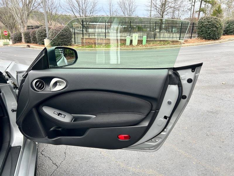 Used 2015 Nissan 370Z Coupe image 27