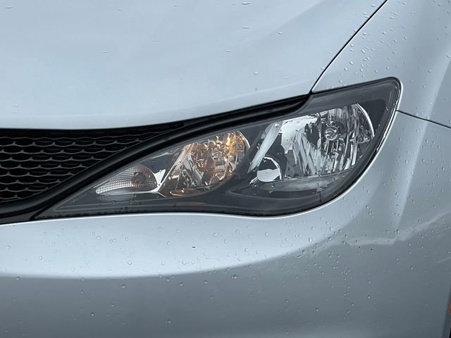 Used 2022 Chrysler Voyager LX FWD image 39