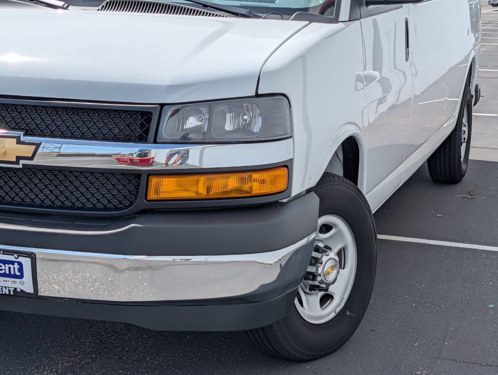Used 2025 Chevrolet Express 3500 LT w/ LT Preferred Equipment Group RWD image 27