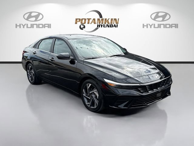 Certified 2025 Hyundai Elantra SEL image 3