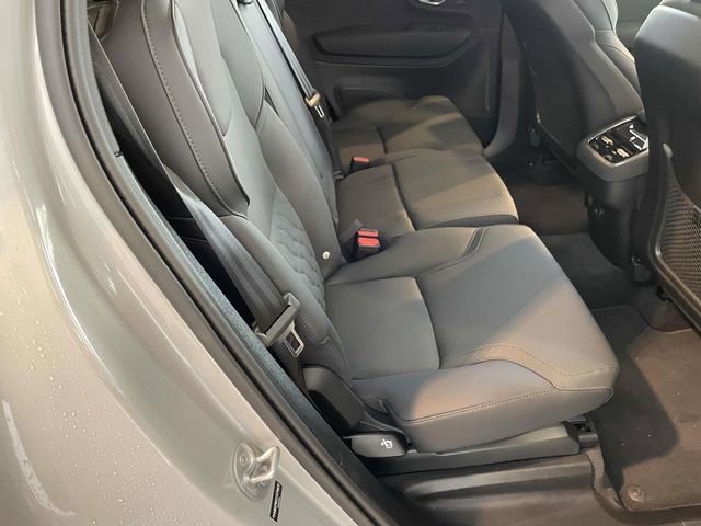 Used 2025 Volvo XC90 B6 Plus image 11