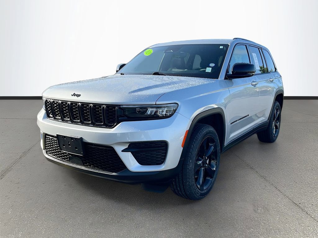 Certified 2023 Jeep Grand Cherokee Altitude AWD/4WD image 3