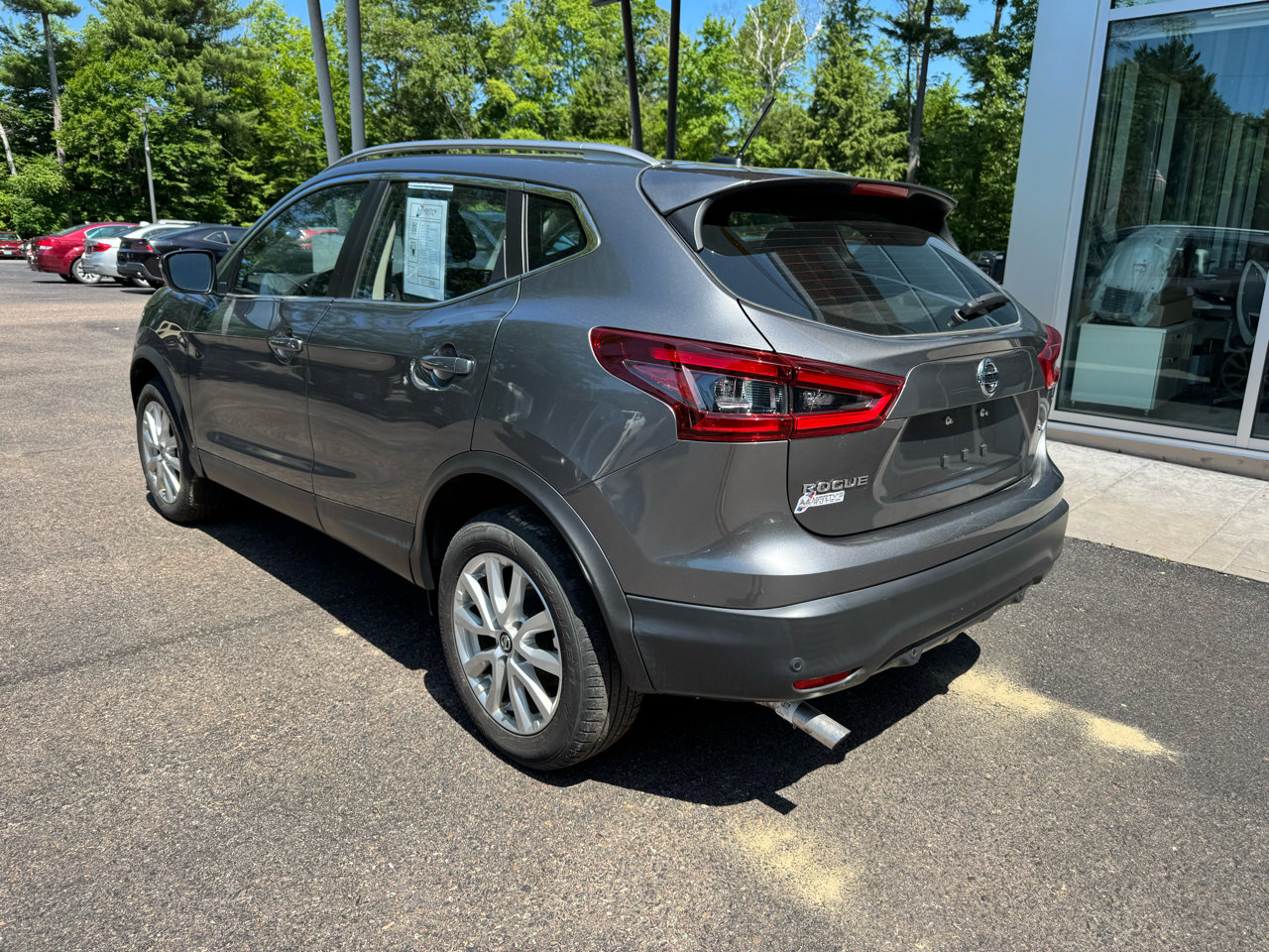 Used 2020 Nissan Rogue Sport SV image 3