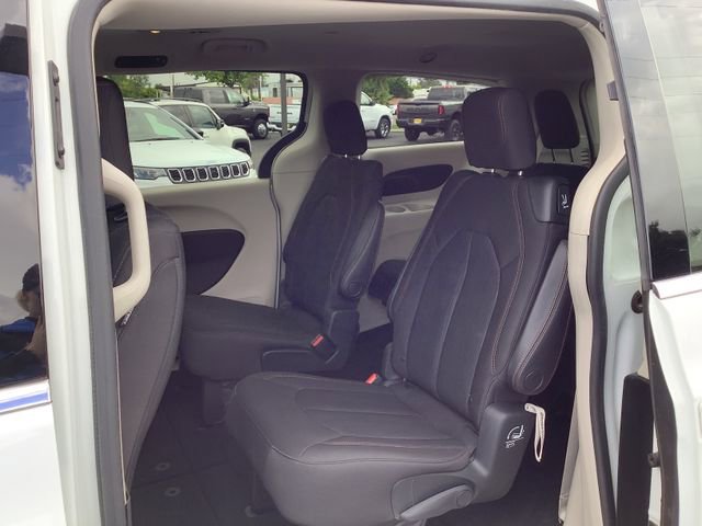 Used 2017 Chrysler Pacifica LX w/ Tire & Wheel Group FWD image 23