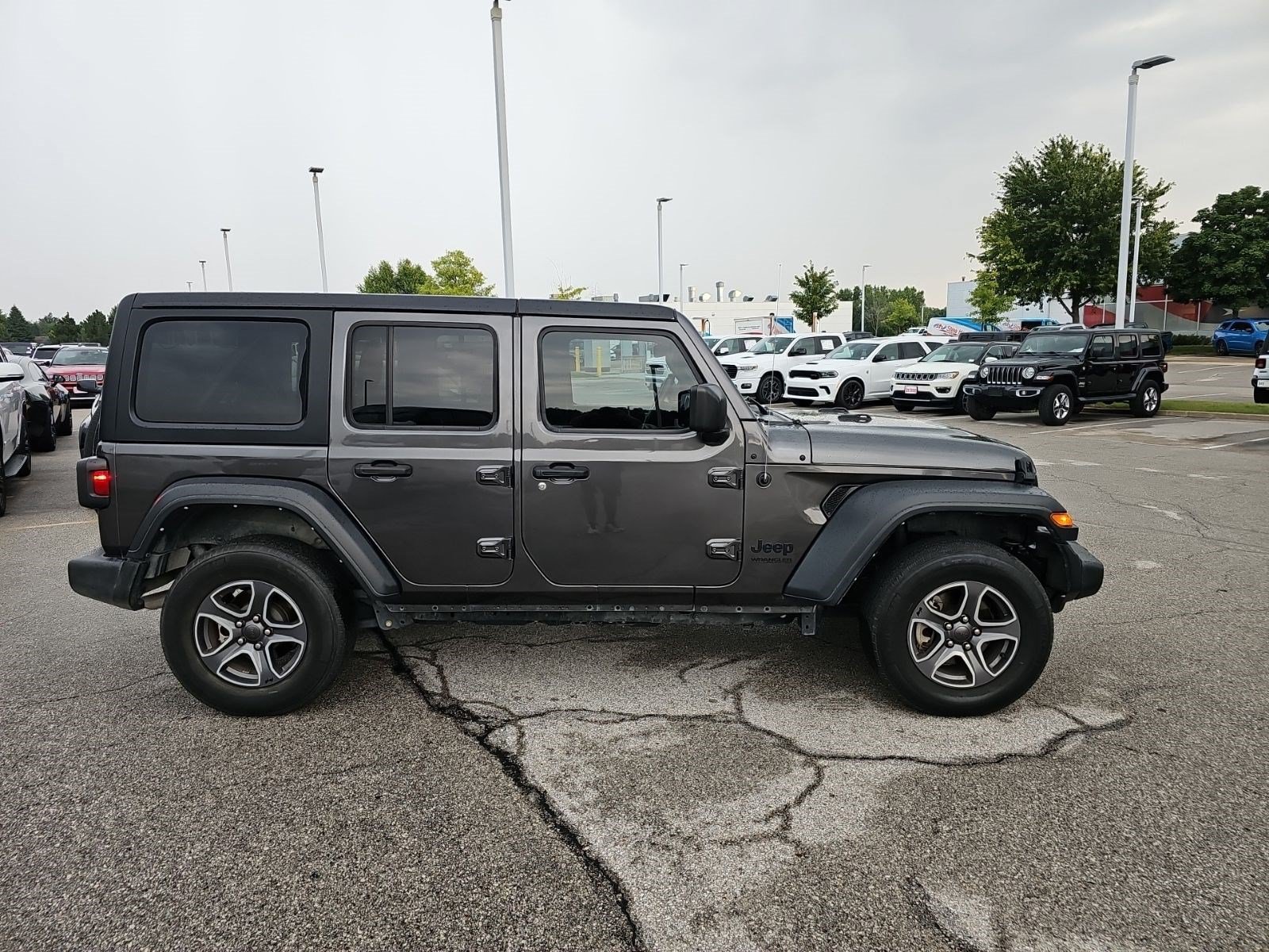 Used 2022 Jeep Wrangler Unlimited Sport AWD/4WD image 7