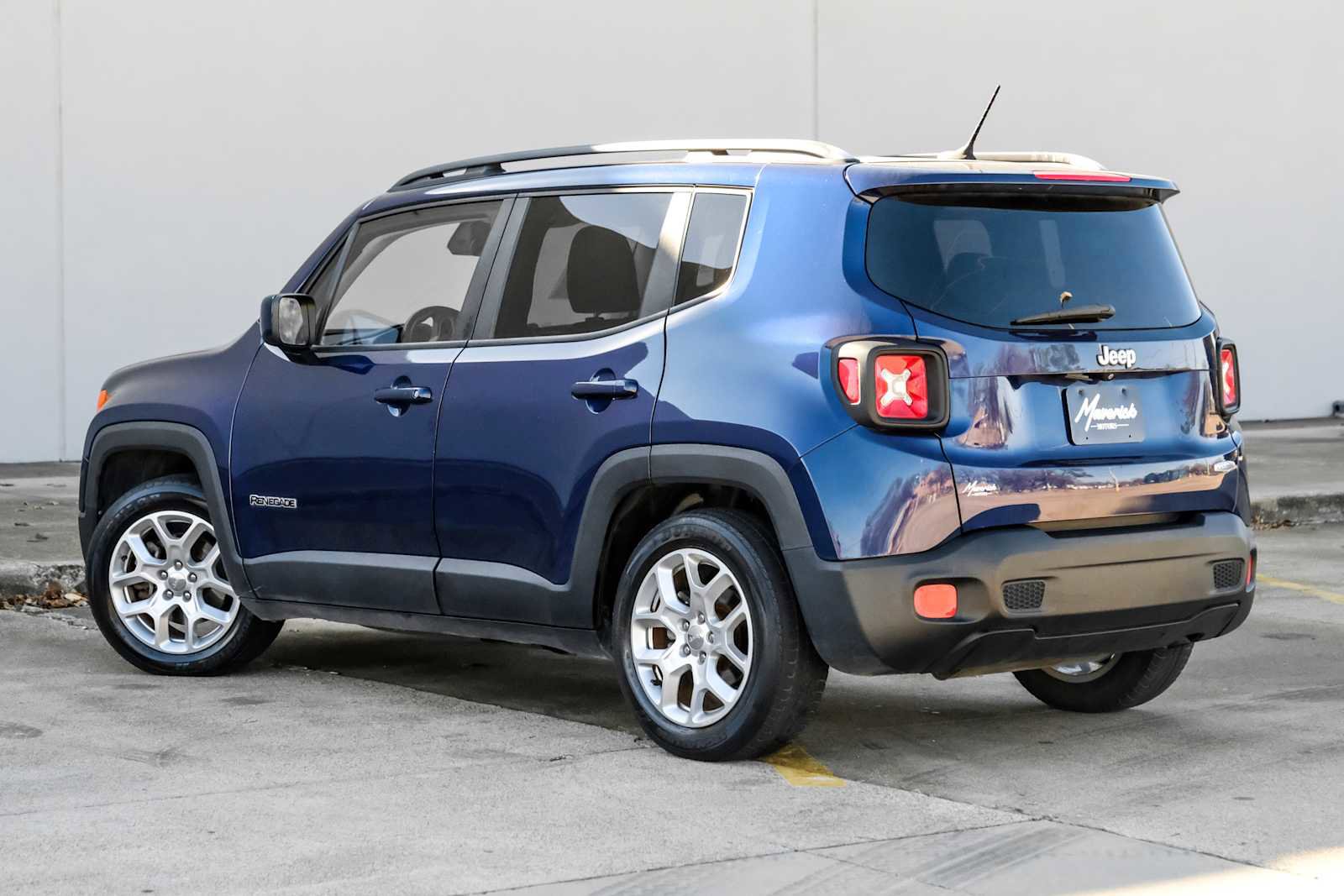 Used 2017 Jeep Renegade Latitude w/ Cold Weather Group image 8