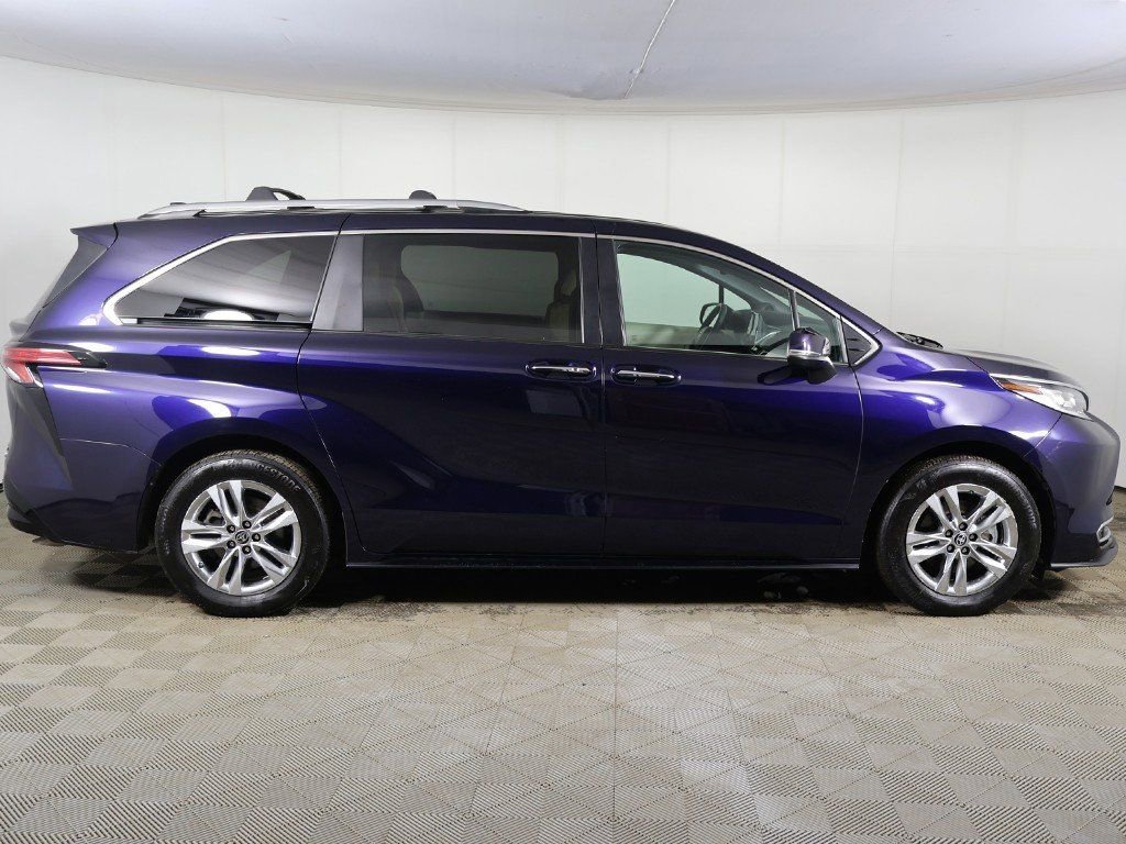 Used 2022 Toyota Sienna Limited AWD/4WD image 16