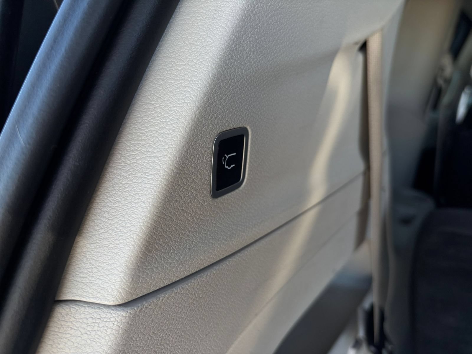 Used 2023 Chrysler Voyager LX FWD image 22