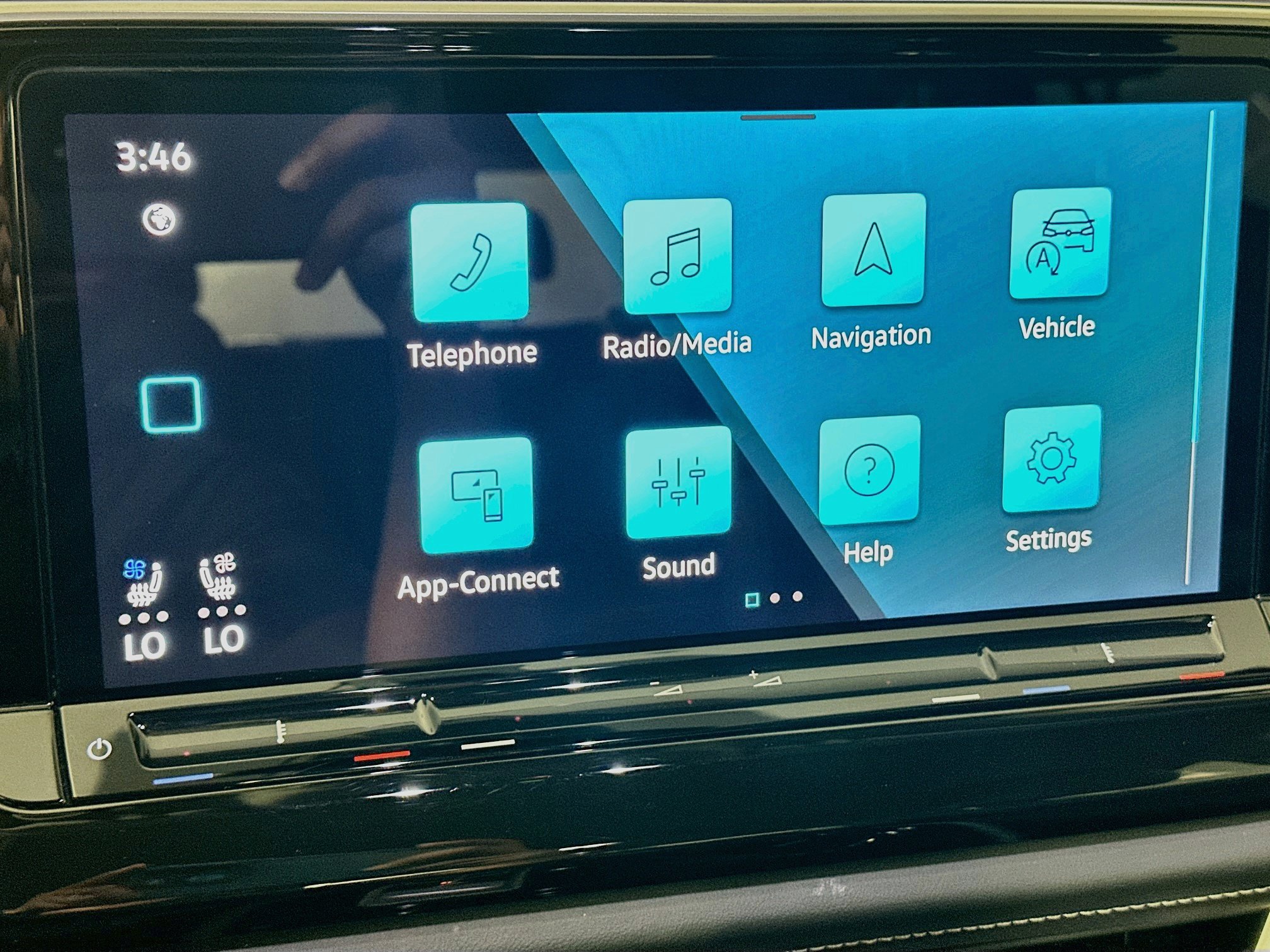 Used 2025 Volkswagen Atlas SE FWD image 21