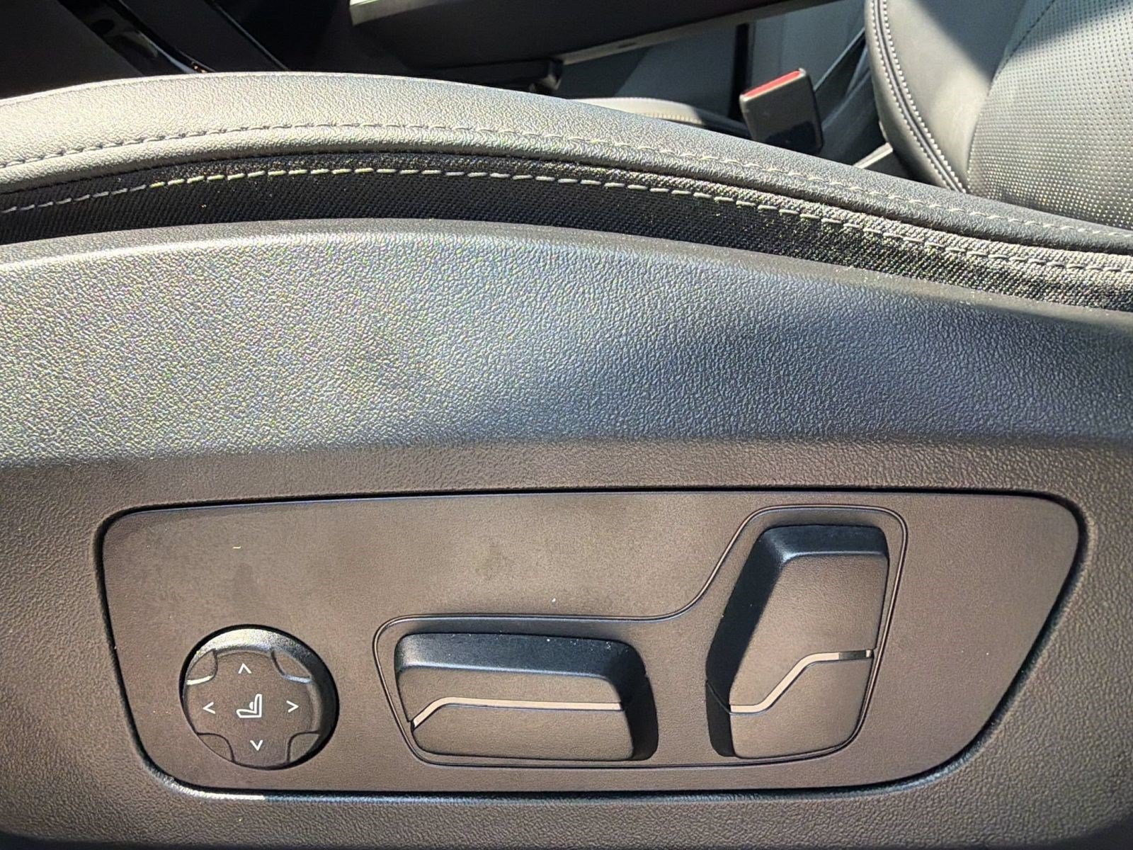 Used 2026 BMW X2 xDrive28i AWD/4WD image 14