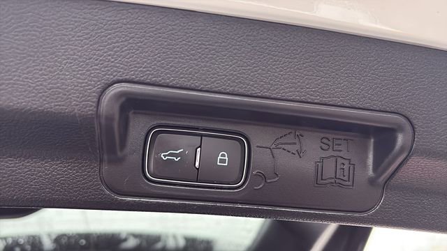 Used 2021 Ford Explorer XLT image 27