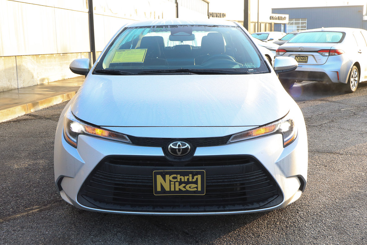 Used 2024 Toyota Corolla LE image 2